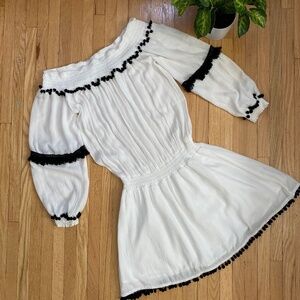 Ontwelfth Boho Off Shoulder Black Pom Pom Trim White Mini Dress Tunic Top Size S